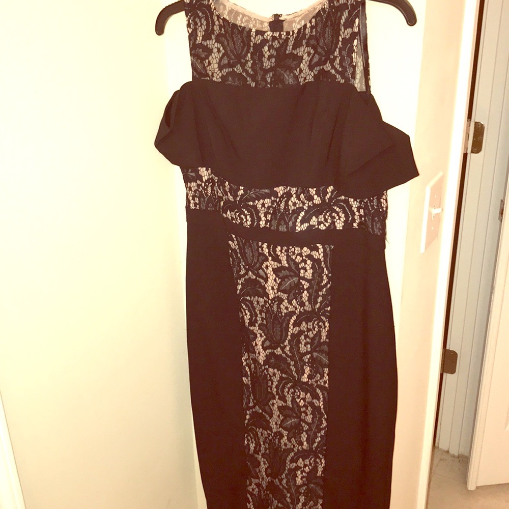 Beautiful top lace and shoulder cuffed dress!